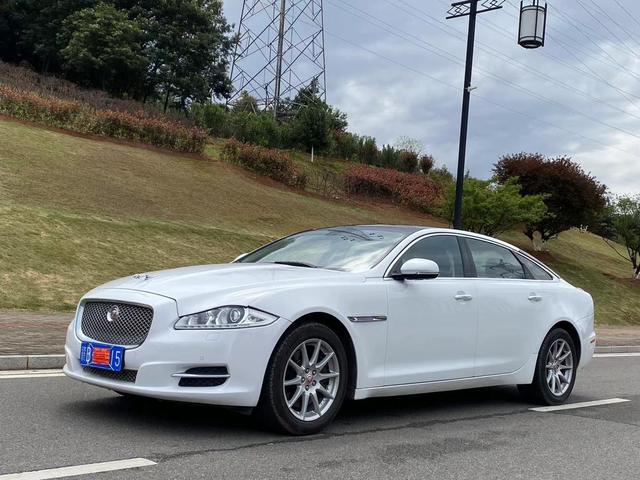 Jaguar XJ