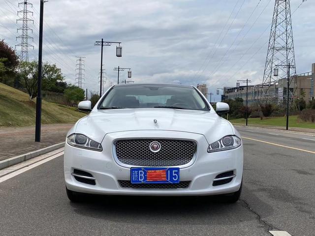 Jaguar XJ