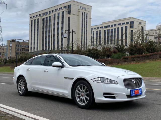 Jaguar XJ