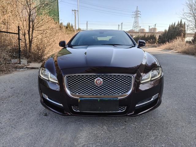 Jaguar XJ