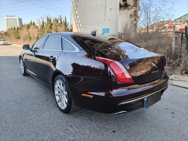 Jaguar XJ