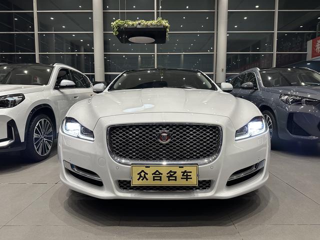 Jaguar XJ