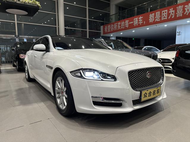 Jaguar XJ