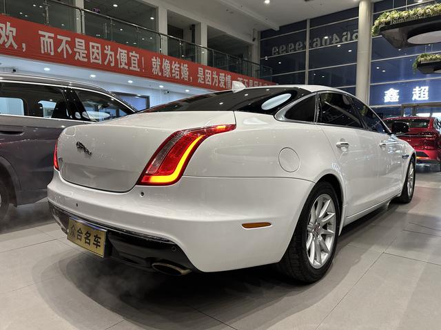 Jaguar XJ