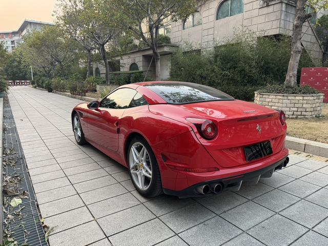 Ferrari California T