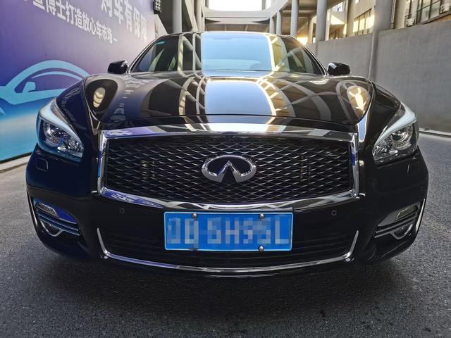 Infiniti Q70