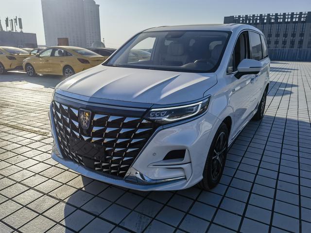 Roewe iMAX8