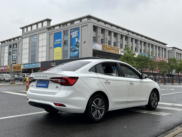 Roewe i5