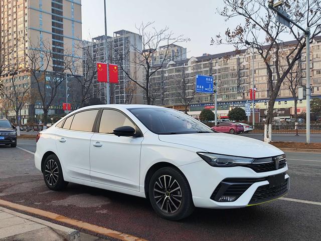 Roewe i5