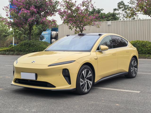 NIO ET5