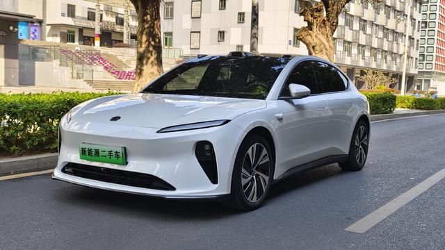 NIO ET5