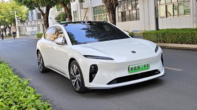 NIO ET5