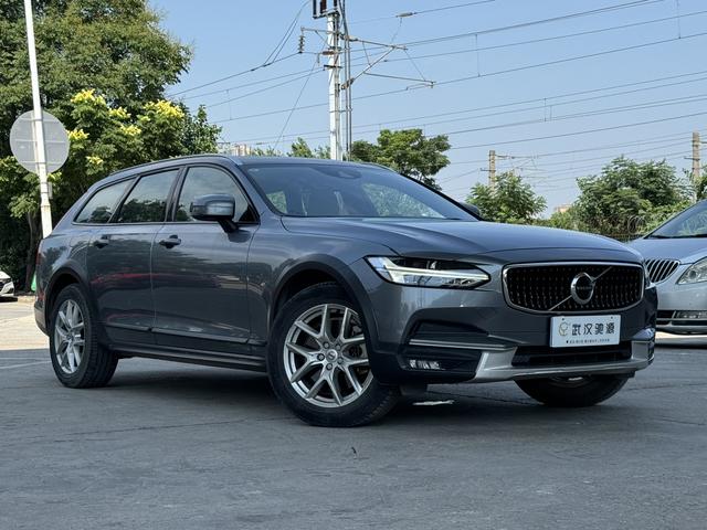 Volvo V90