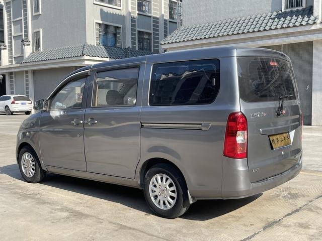 Wuling Rongguang V