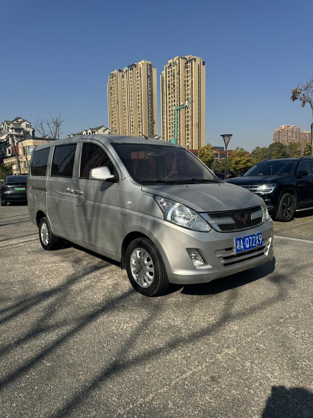 Wuling Rongguang V