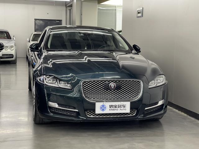 Jaguar XJ