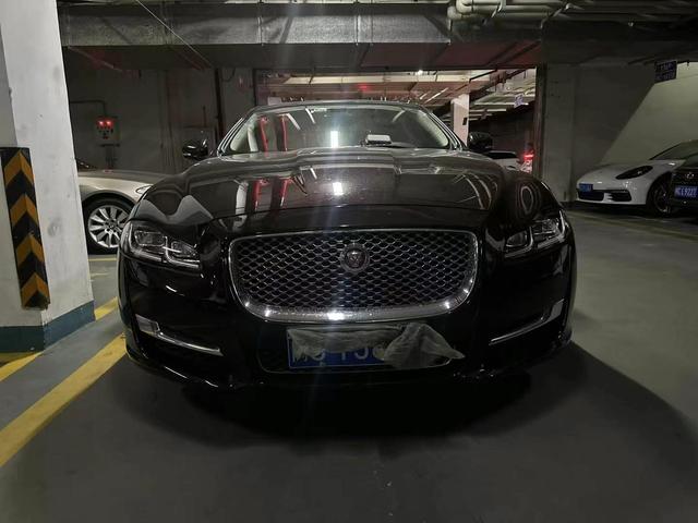 Jaguar XJ