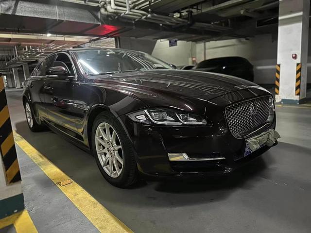 Jaguar XJ