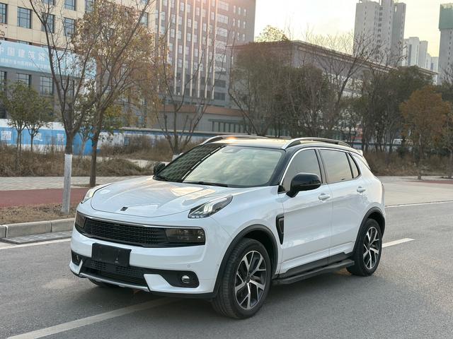 Lynk & Co 01