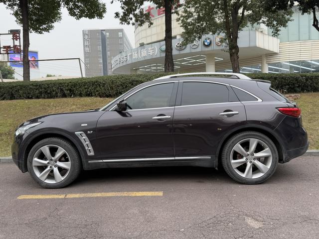 Infiniti QX70