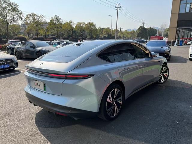 NIO ET5