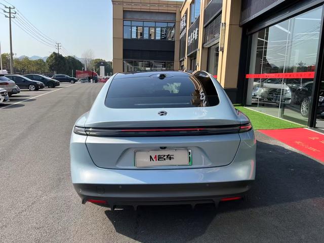 NIO ET5