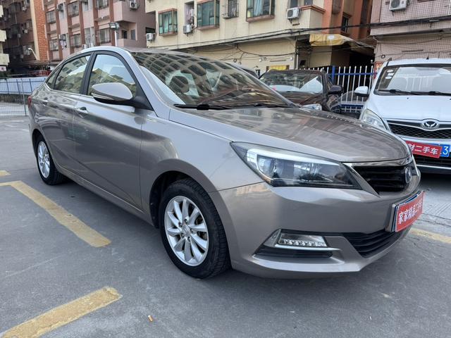 Changan Yuexiang V7