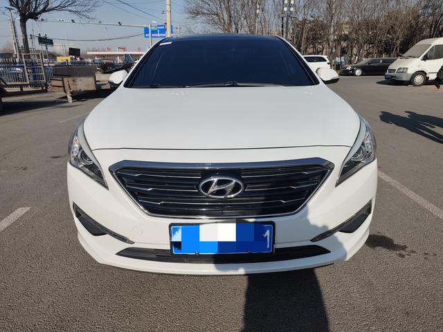 Hyundai Sonata nine