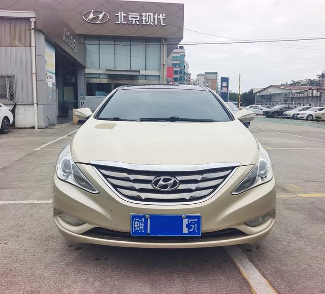 Hyundai Sonata eight