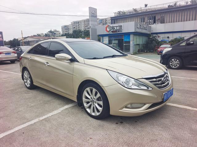 Hyundai Sonata eight