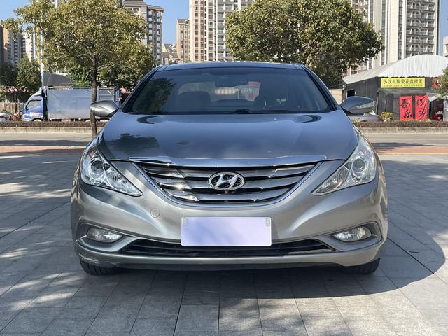 Hyundai Sonata eight