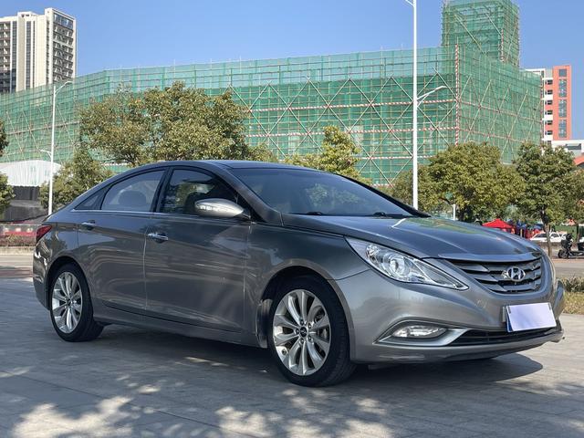 Hyundai Sonata eight