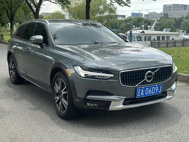 Volvo V90