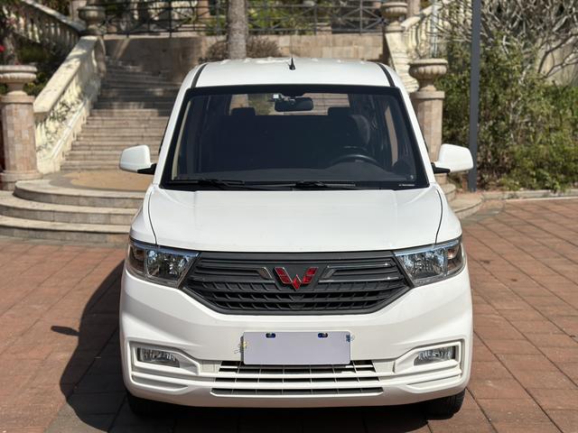 Wuling Hongguang V