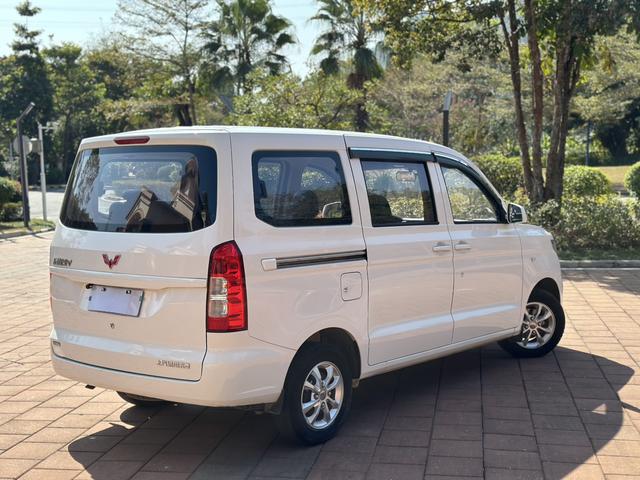 Wuling Hongguang V