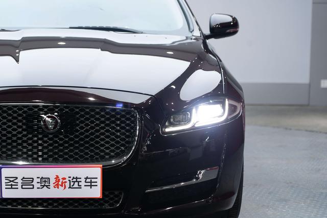 Jaguar XJ