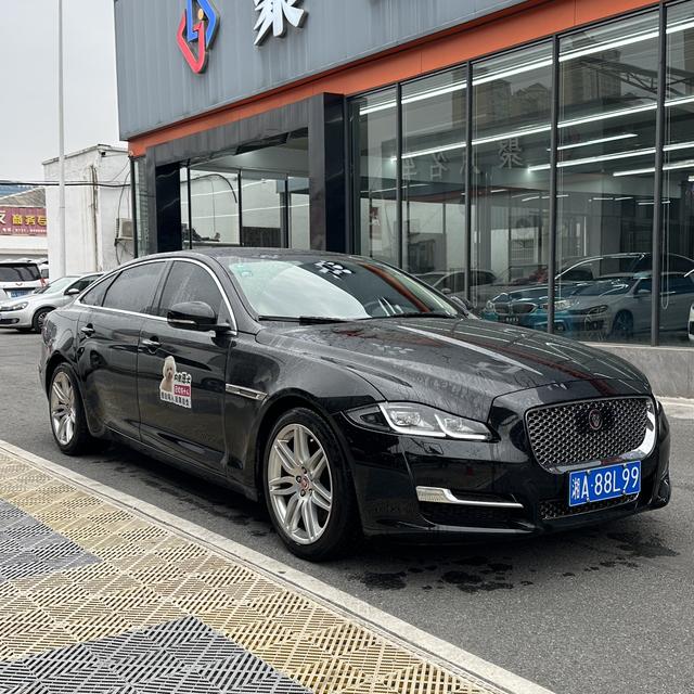 Jaguar XJ