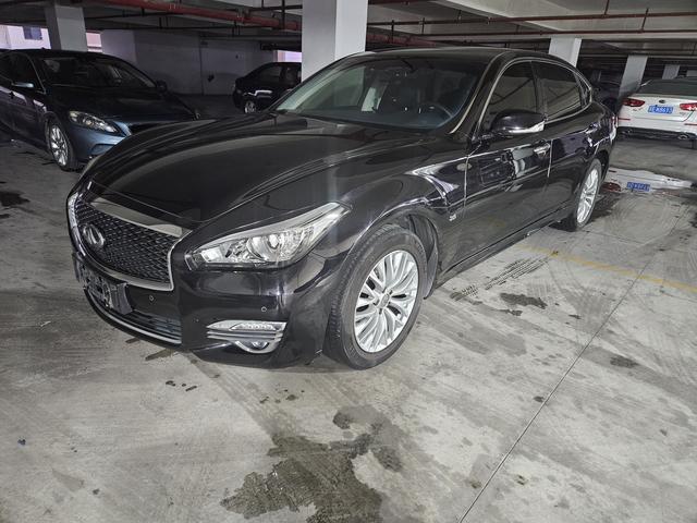 Infiniti Q70