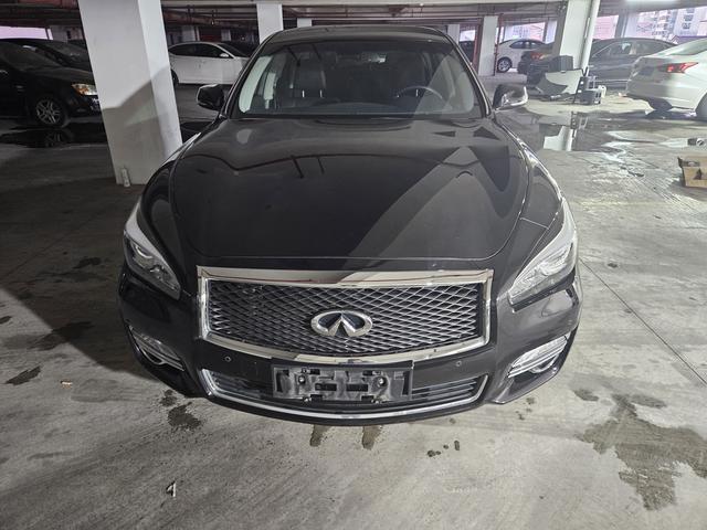 Infiniti Q70