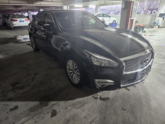 Infiniti Q70