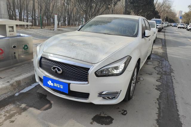 Infiniti Q70