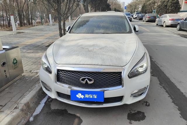 Infiniti Q70