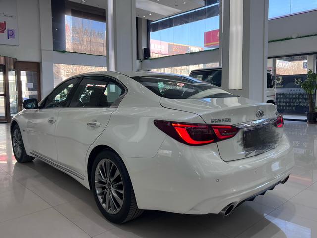 Infiniti Q50L