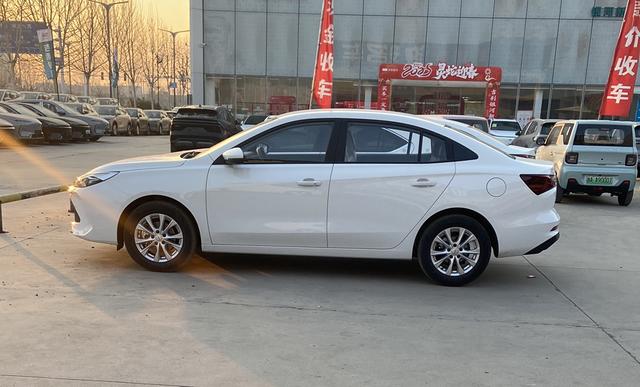 Roewe i5