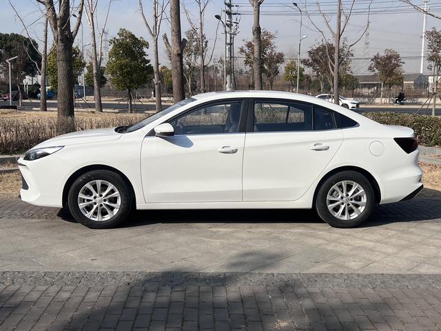 Roewe i5