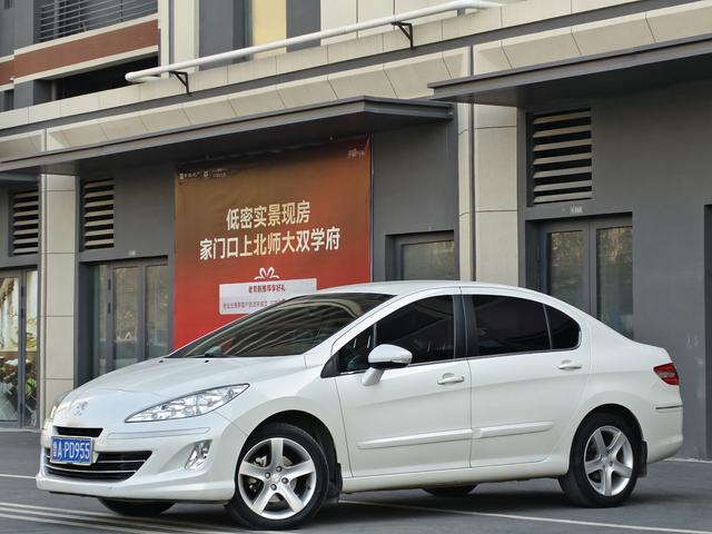 Peugeot 408