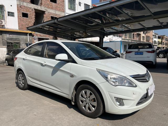 Hyundai Rena