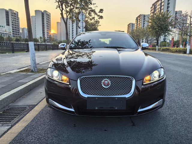 Jaguar XF