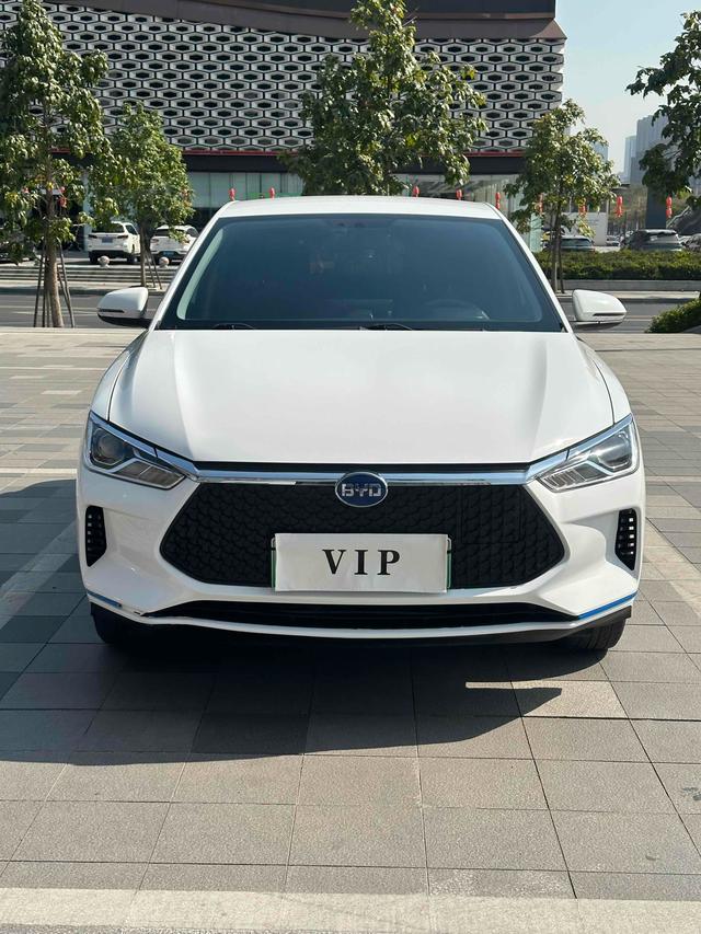 BYD e2