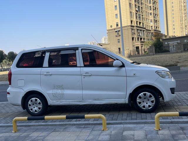 Dongfeng Fengon 330